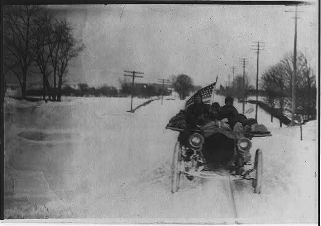 The Thomas Flyer at the start of the race in New York City.