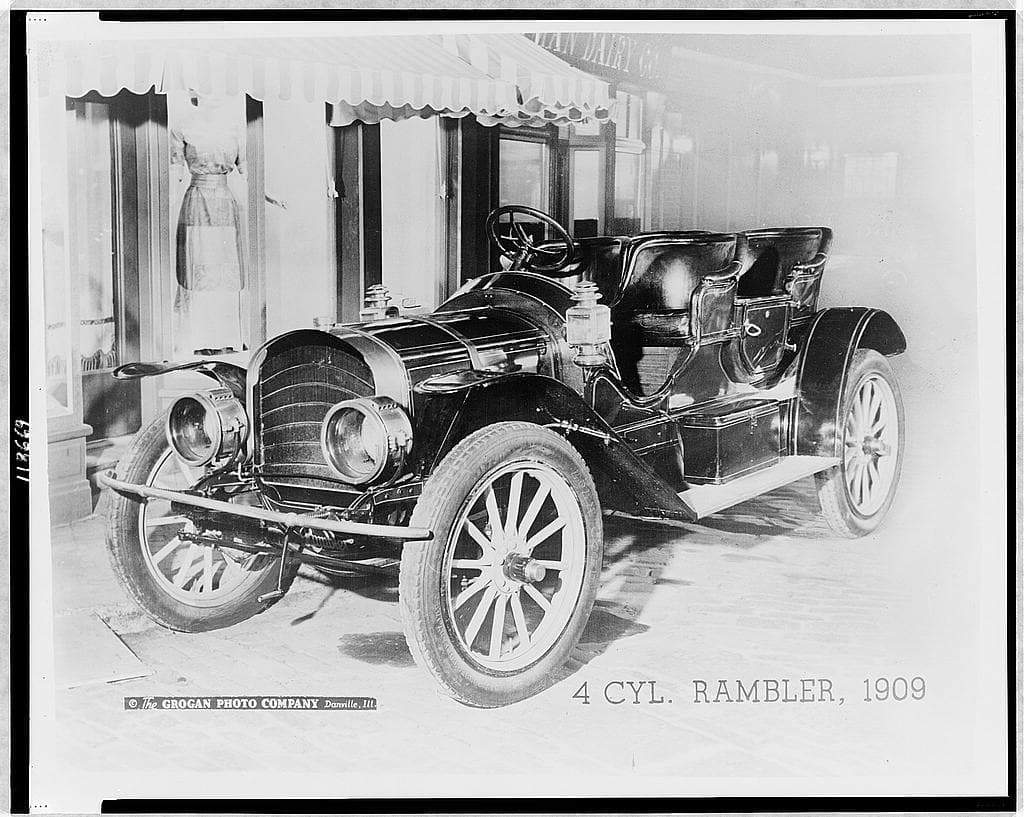 A four-cylinder Rambler of 1909, from the same series.