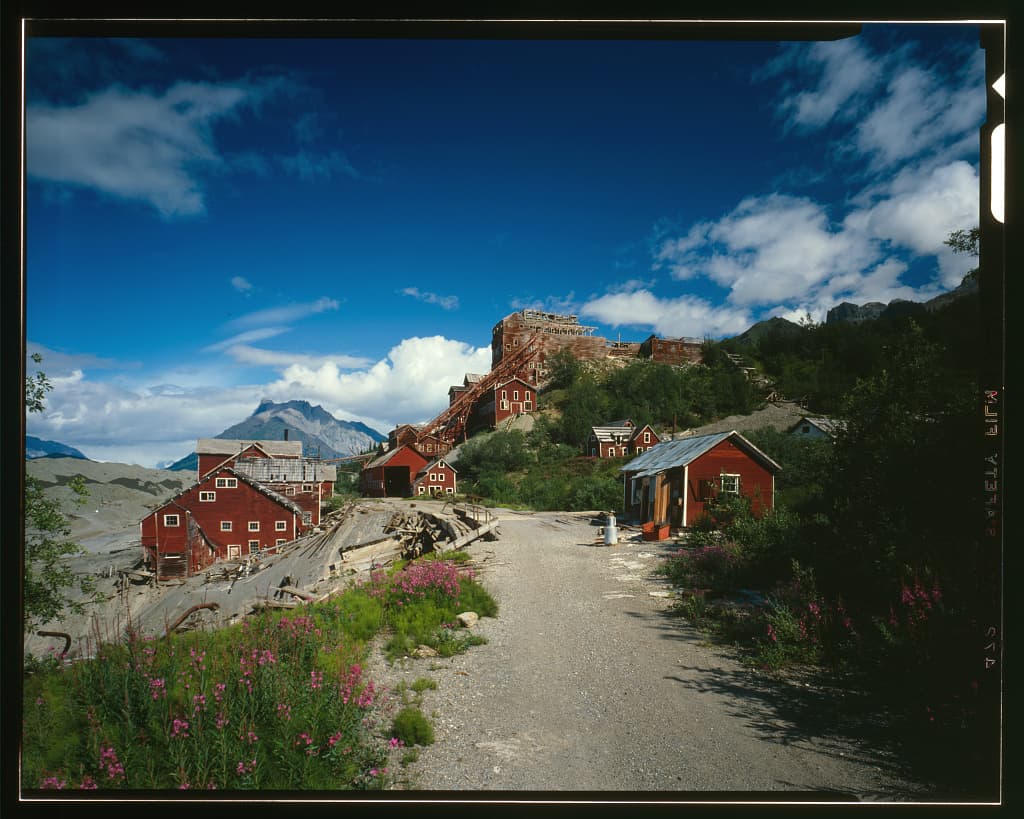 Kennecott from the south, the red concentration mill at centre. A later survey photograph.