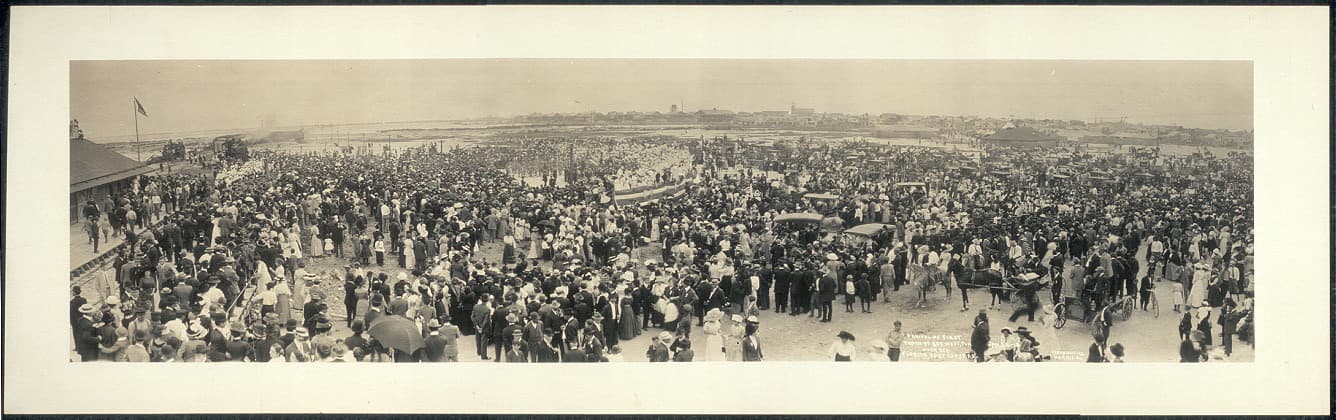 The first train reaches Key West over the sea, 22 January 1912.