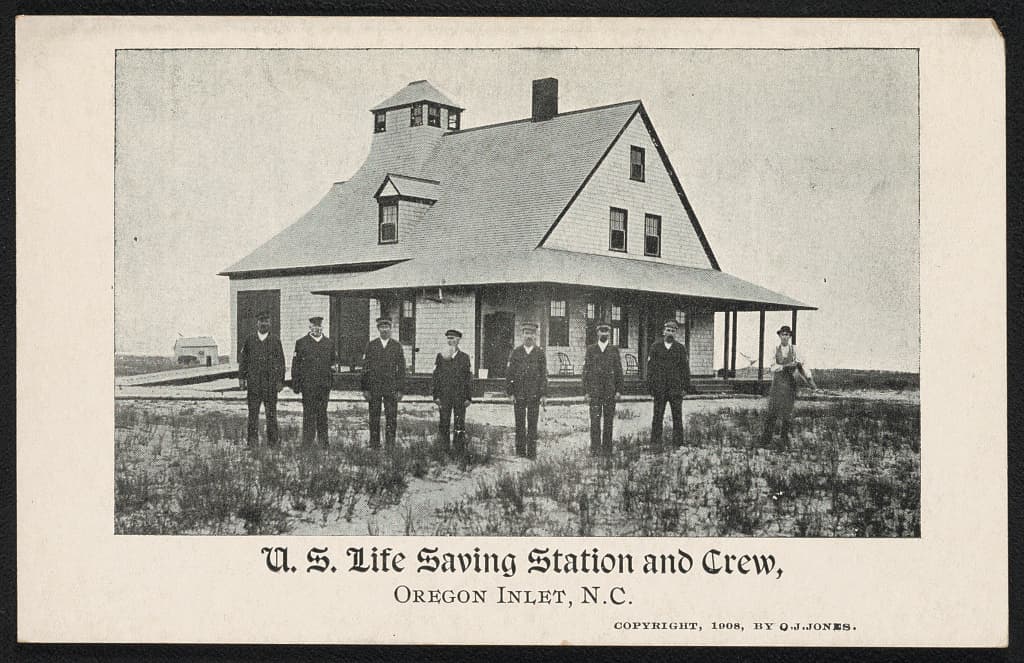 The crew of the Oregon Inlet station, North Carolina, on a 1908 postcard.