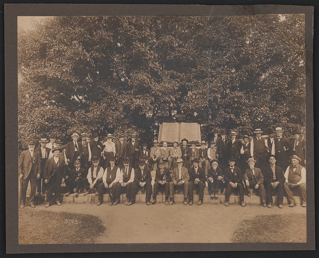Union and Confederate veterans together at the High Water Mark monument, July 1913.