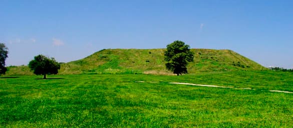 Monks Mound from the ground at Collinsville.