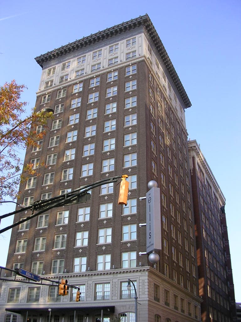 The same building on Peachtree Street, still standing, photographed in 2007.