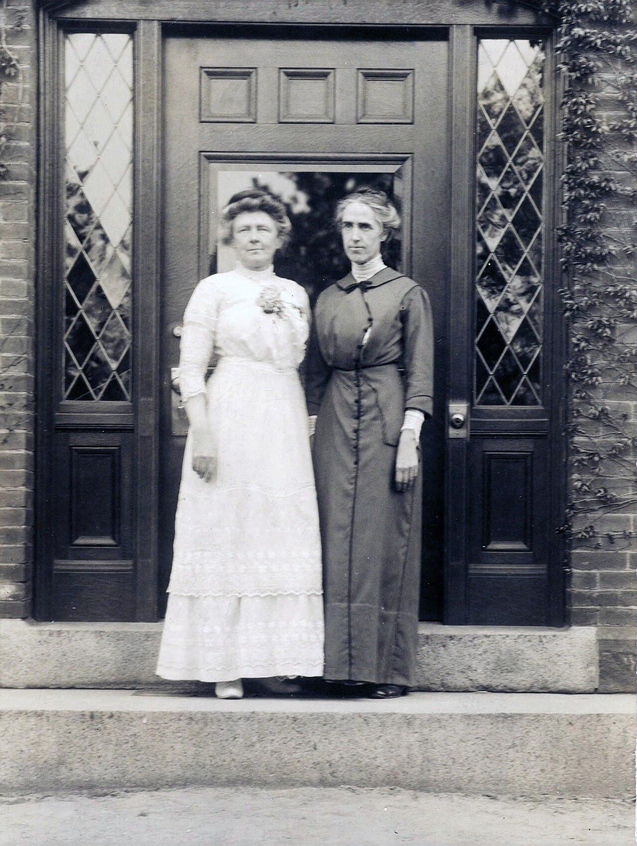 Cannon with Henrietta Swan Leavitt in 1913. Both were Harvard computers.