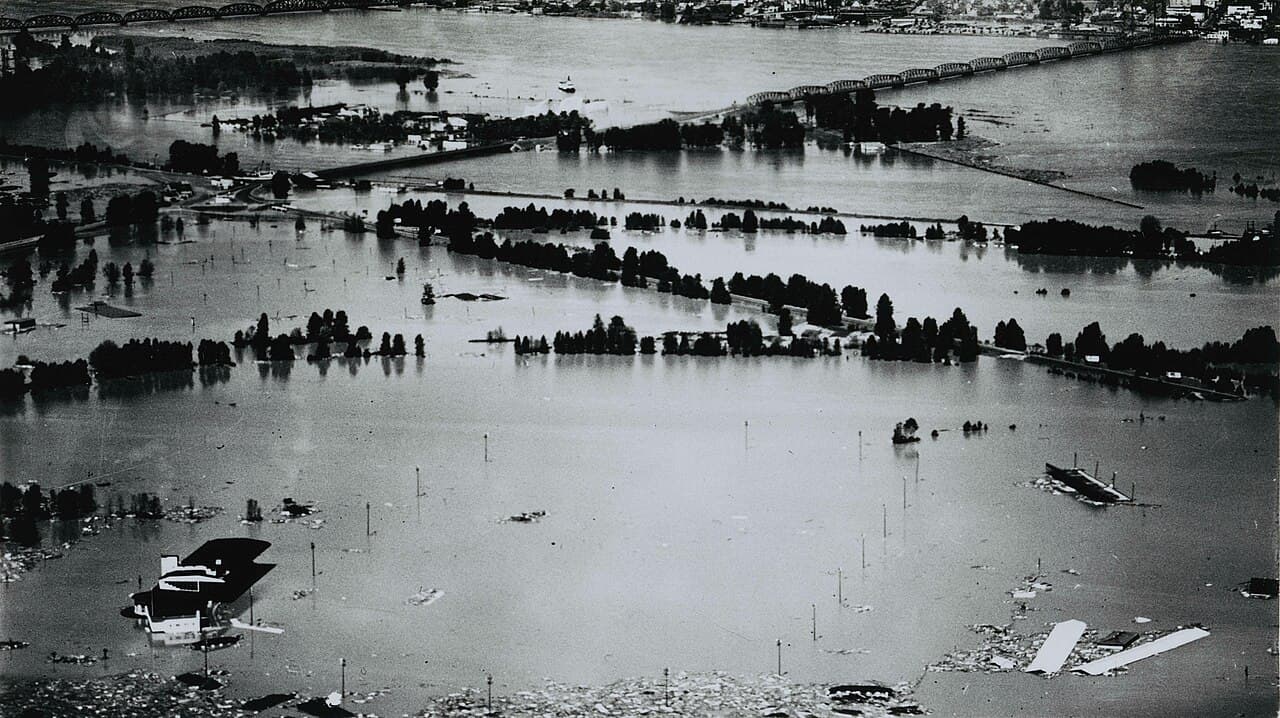 The flood of 30 May 1948 from the air. The city is under the water.